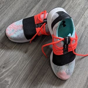 Under Armour 6.5 sneaker running shoe